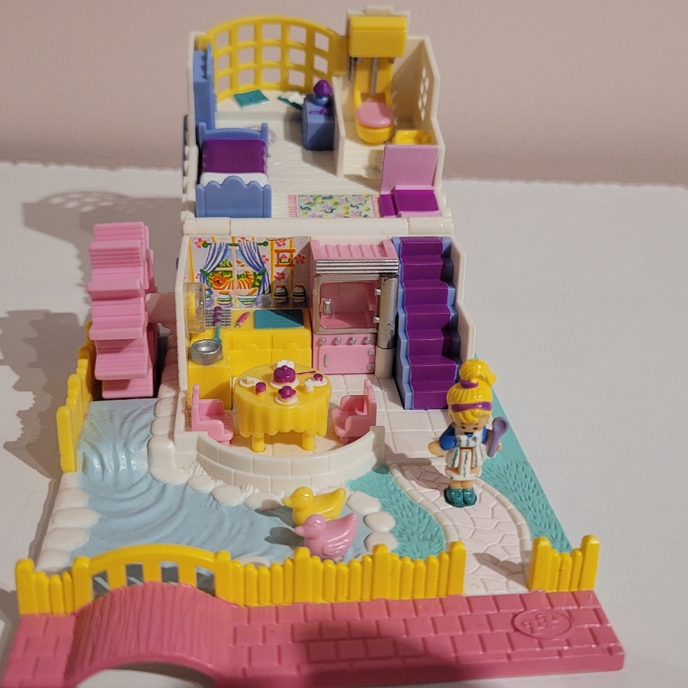 Grandma cottage polly pocket vintage